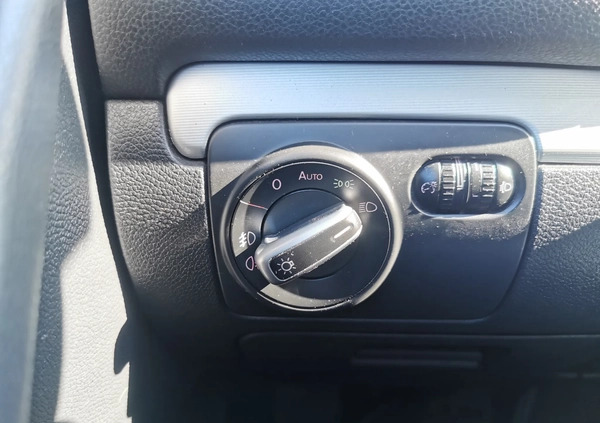 Volkswagen Golf cena 21900 przebieg: 192525, rok produkcji 2010 z Połczyn-Zdrój małe 497